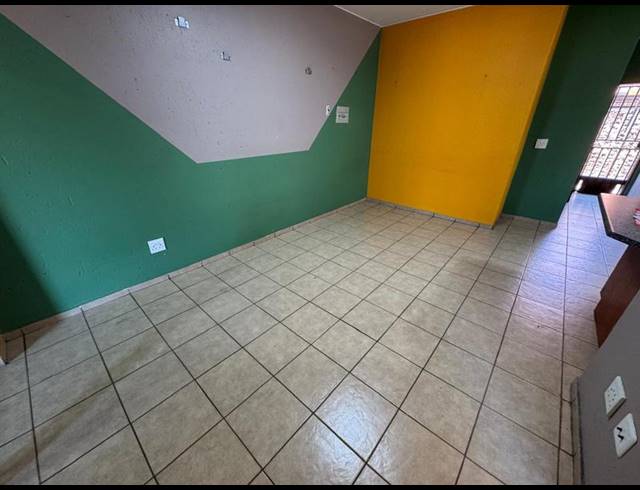 2 BEDROOM TOWNHOUSE FOR SALE IN POMONA
